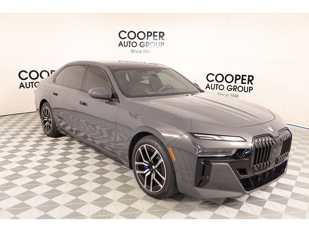 2023 BMW 7 Series 740i