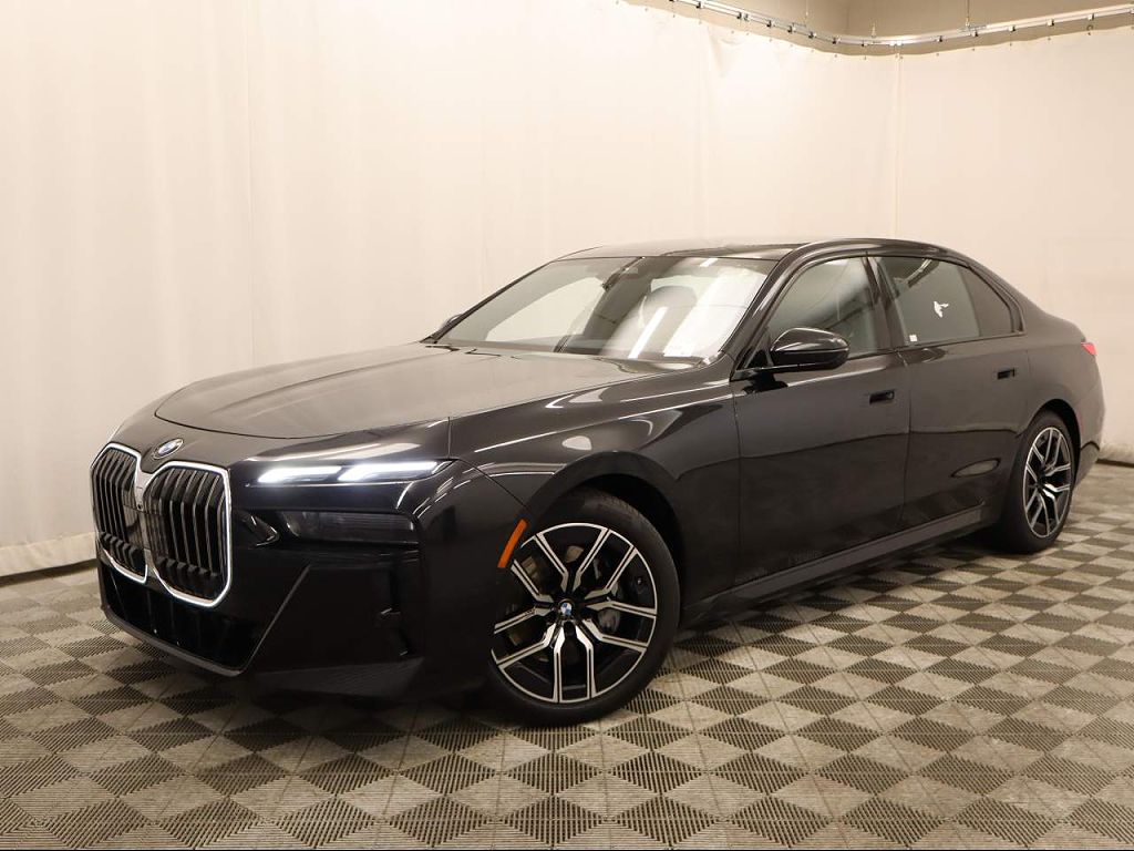 2025 BMW 7 Series 740i