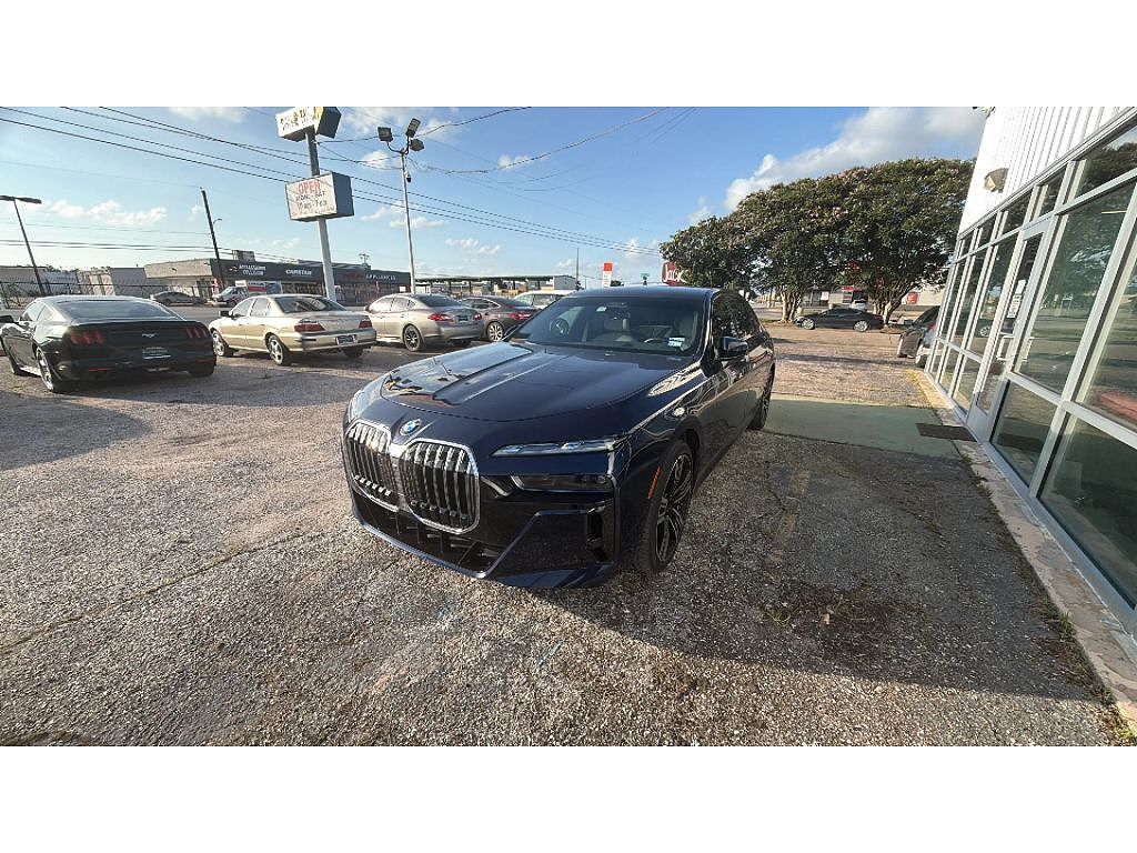 2023 BMW 7 Series 740i