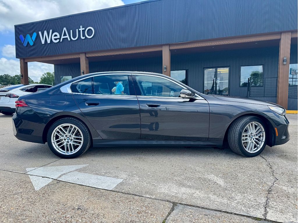 2025 BMW 5 Series 530i