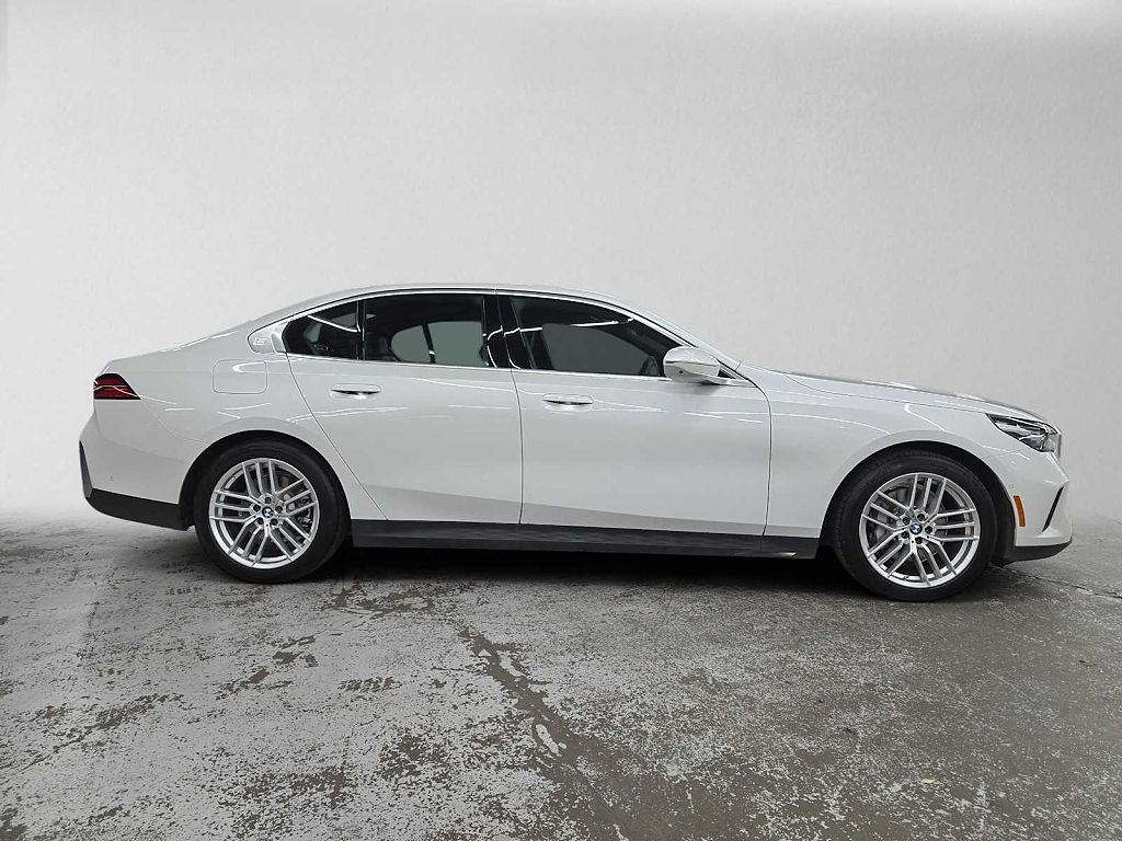 2025 BMW 5 Series 530i xDrive