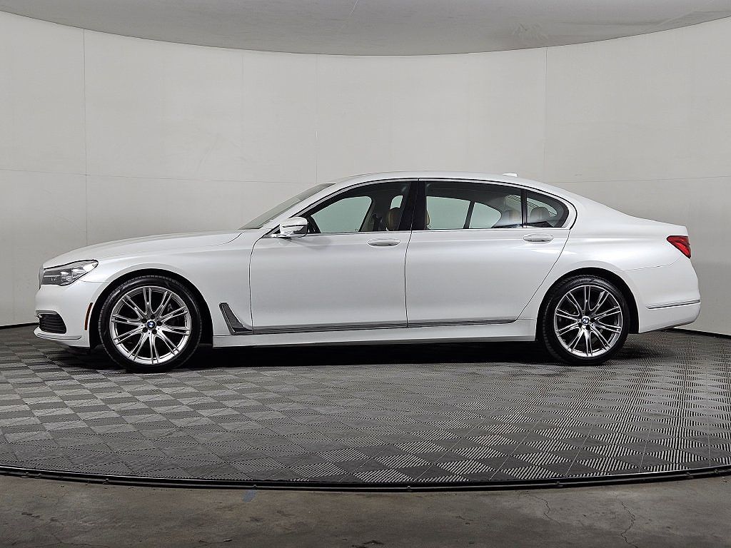 2019 BMW 740i 740i