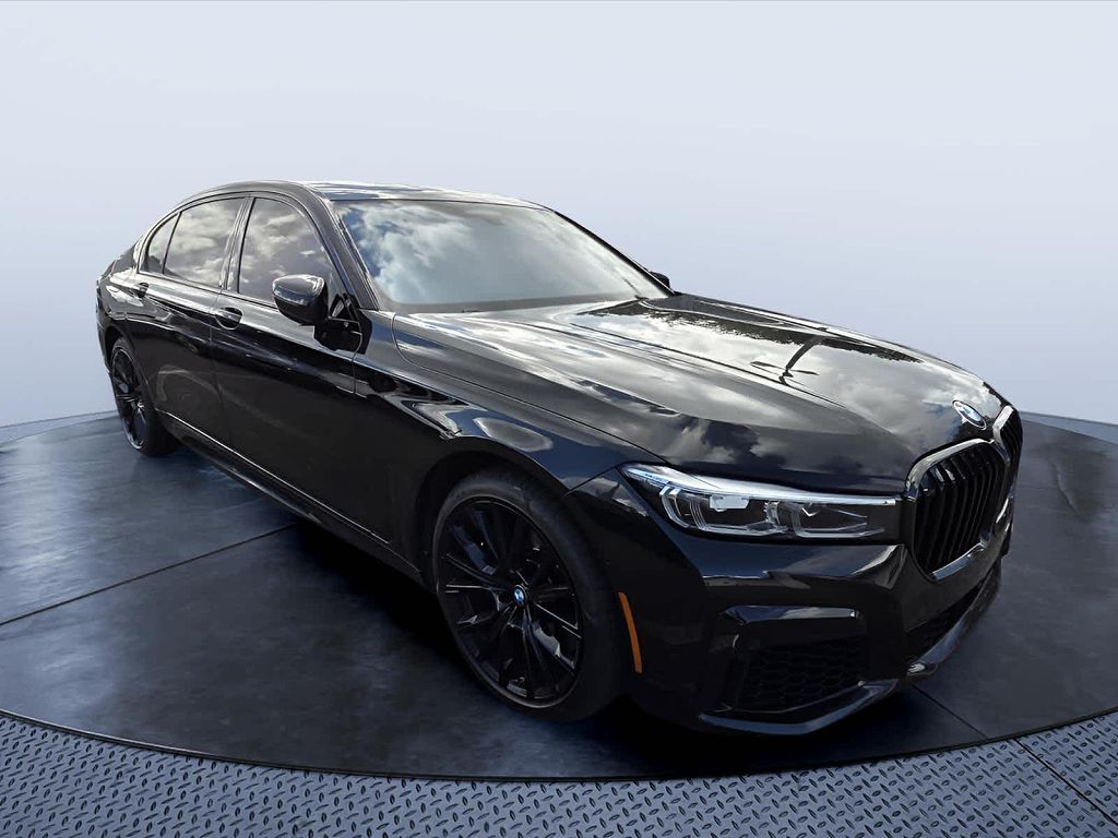 2022 BMW 7 Series M760i xDrive