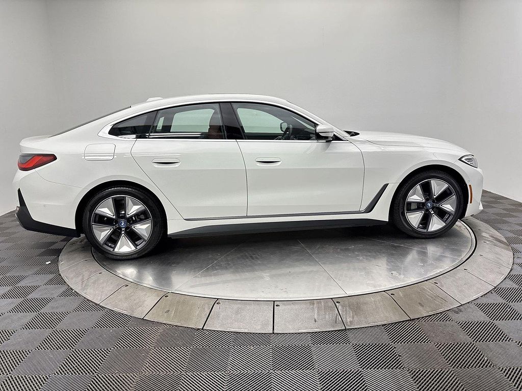 2024 BMW i4 photo 1