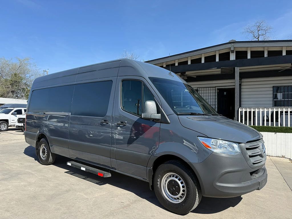 2019 Mercedes-Benz Sprinter 3500 170" WB Crew