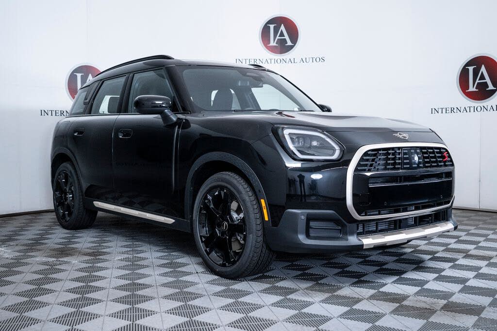 2027 MINI Countryman Signature Plus