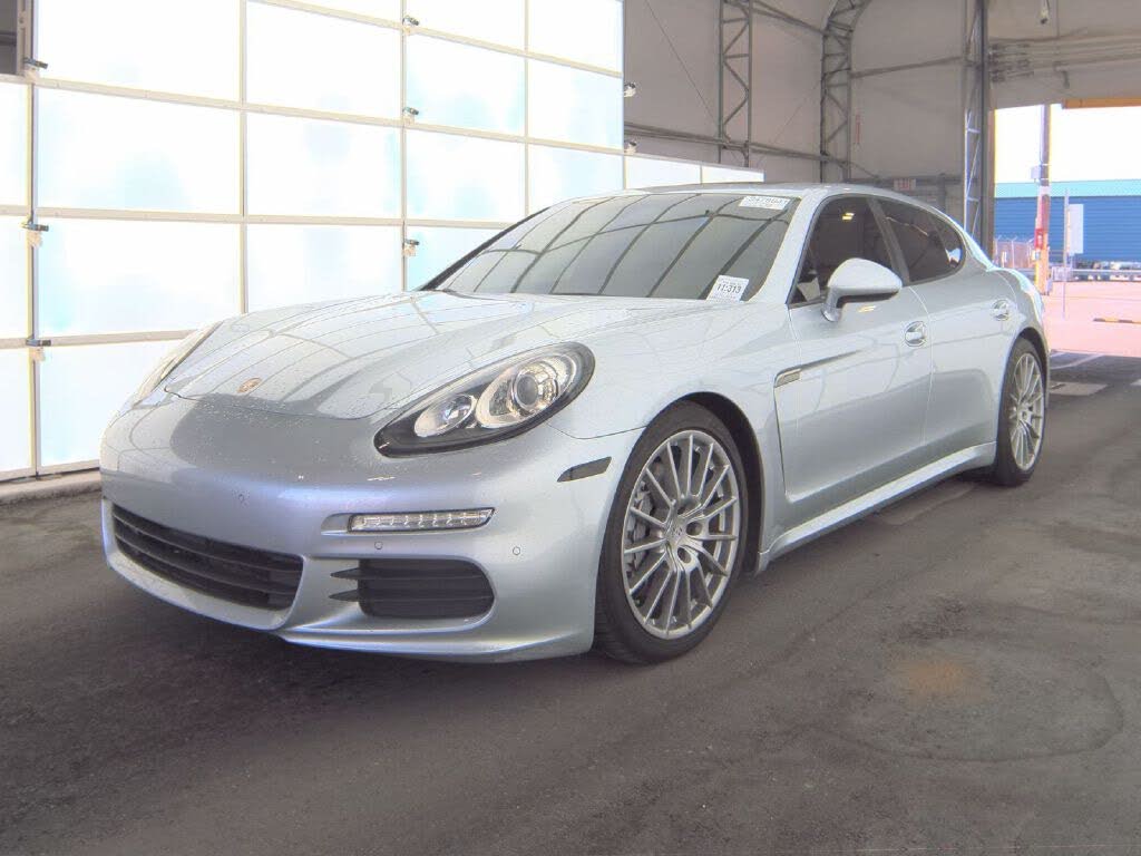 2015 Porsche Panamera 4