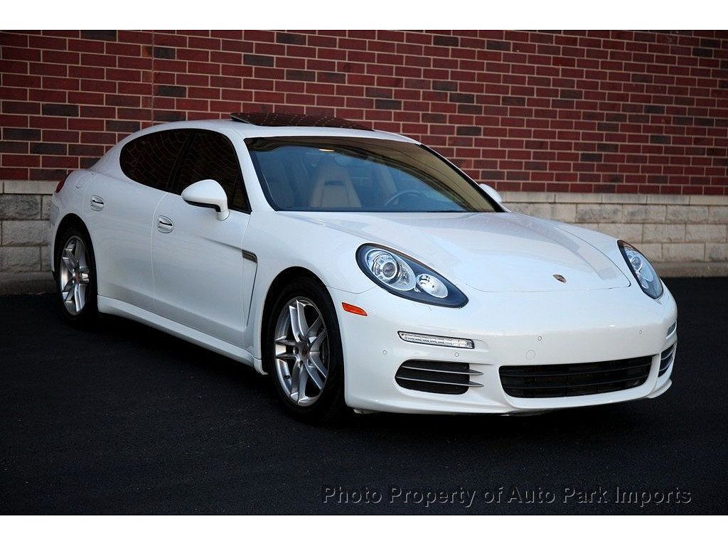 2016 Porsche Panamera 4 Edition