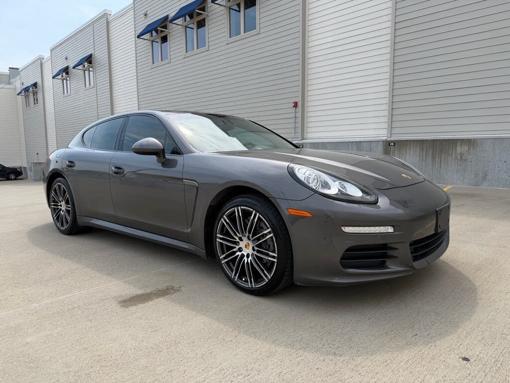 2016 Porsche Panamera 4 Edition