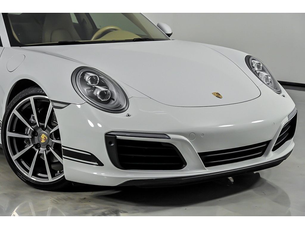 2017 Porsche 911 Carrera 4