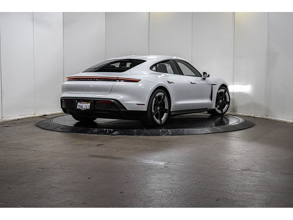 2025 Porsche Taycan photo 1