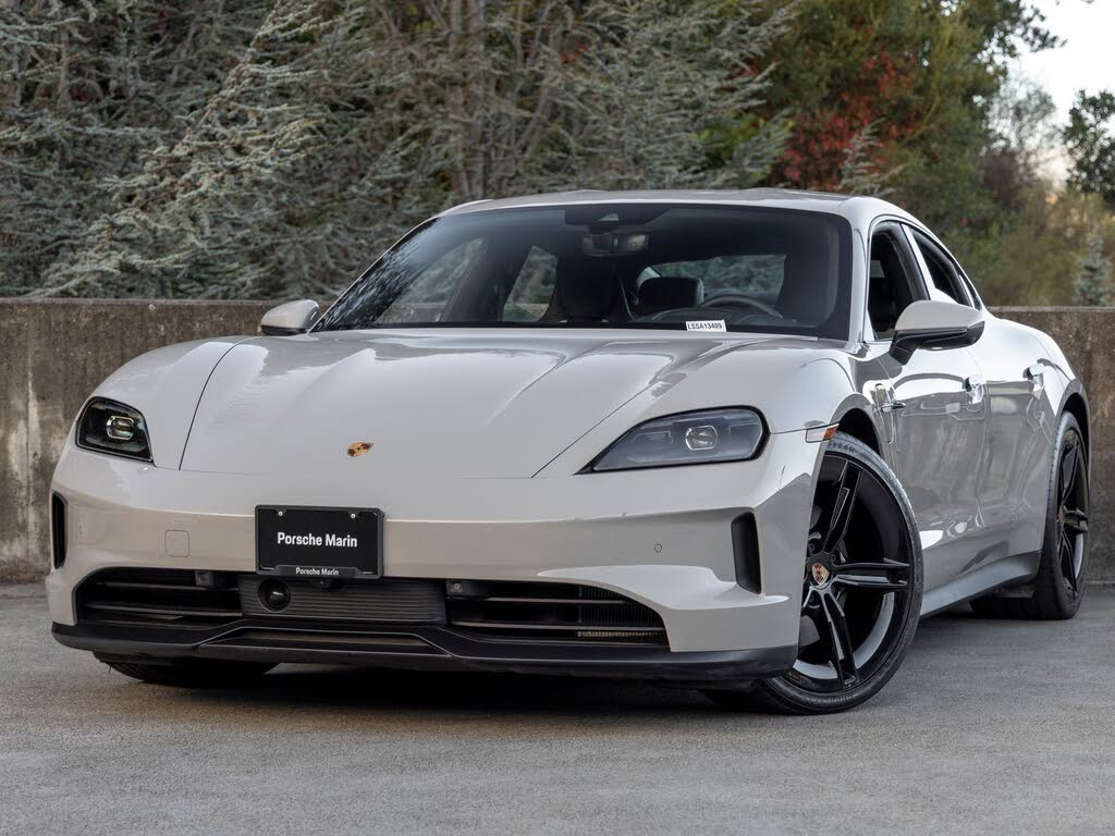 2025 Porsche Taycan photo 1