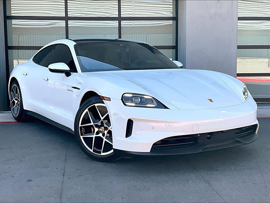 2025 Porsche Taycan photo 1
