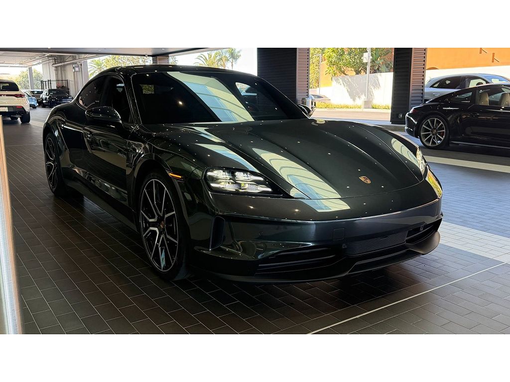 2025 Porsche Taycan photo 1