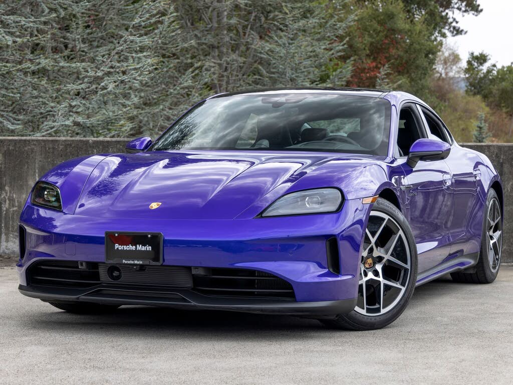 2025 Porsche Taycan photo 1