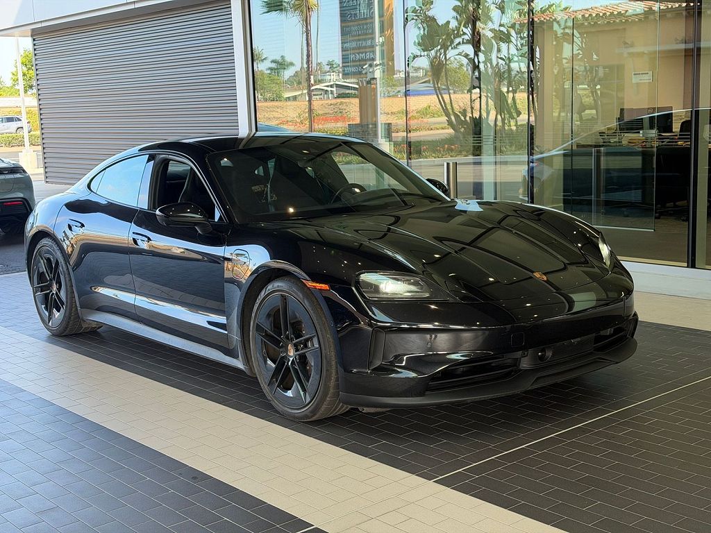 2025 Porsche Taycan photo 1