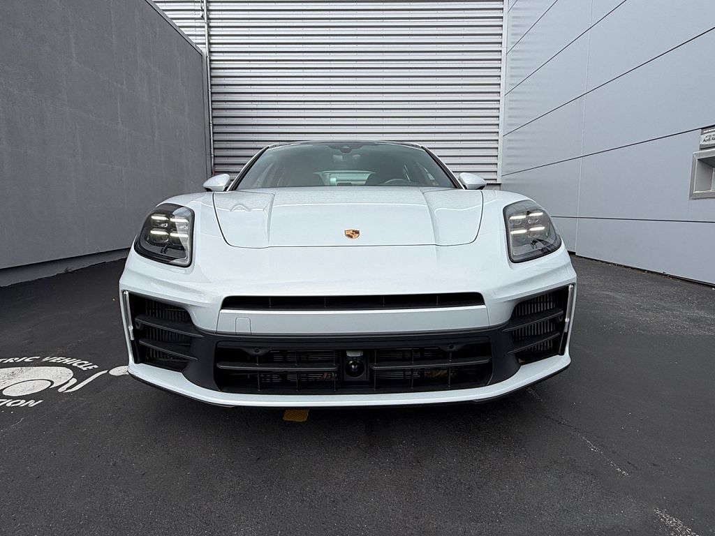 2025 Porsche Panamera 4