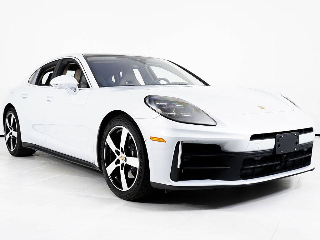 2025 Porsche Panamera 4