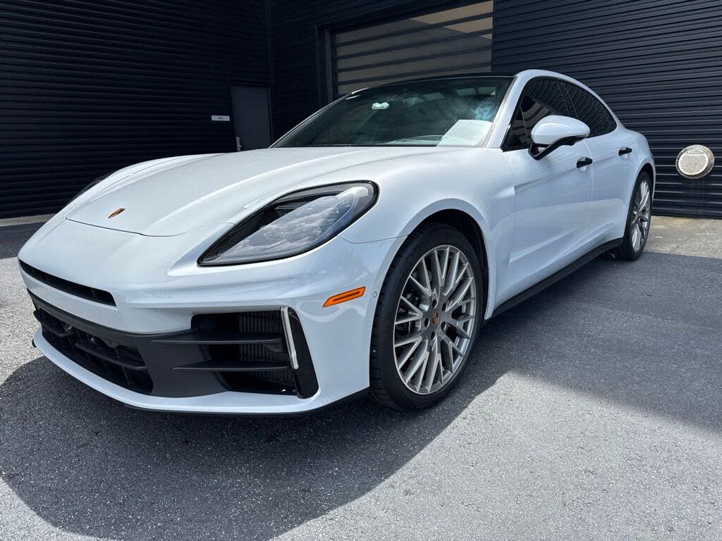 2025 Porsche Panamera 4