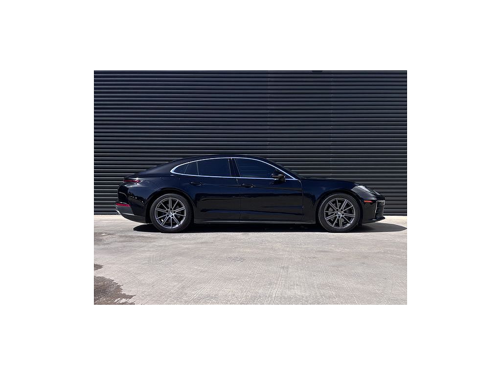 2025 Porsche Panamera 4