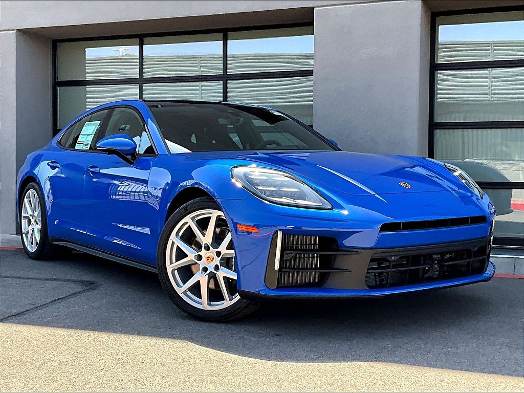 2025 Porsche Panamera 4