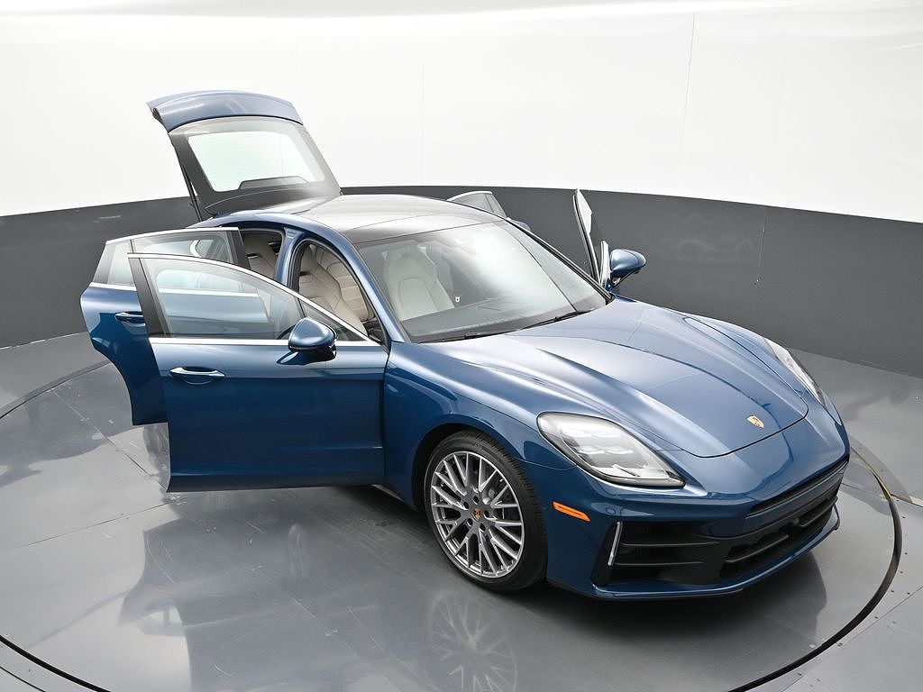 2025 Porsche Panamera 4