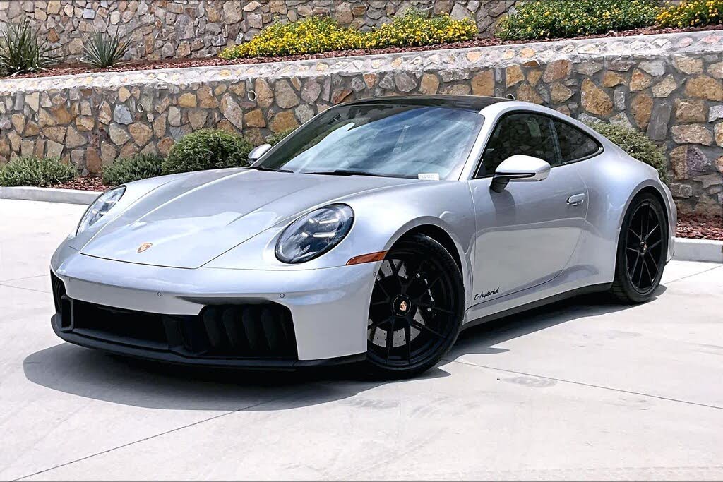 2026 Porsche 911 Carrera 4 GTS