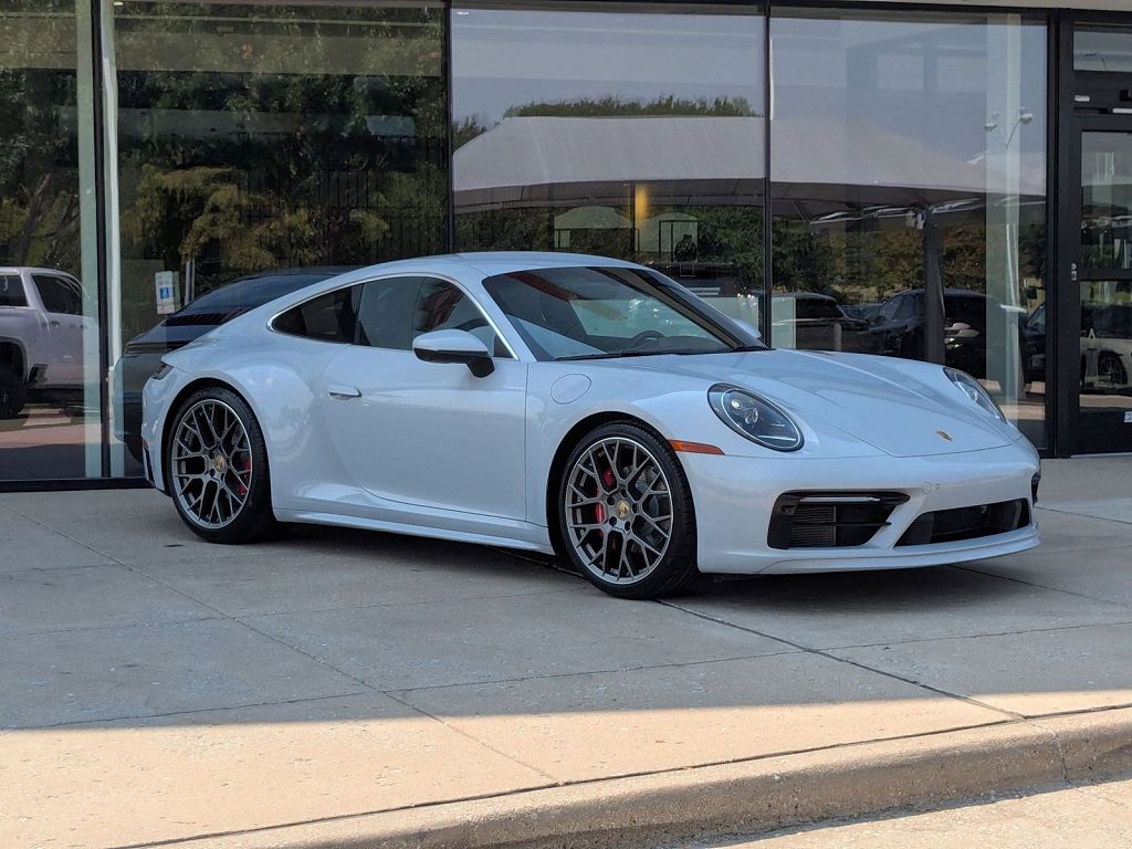 2024 Porsche 911 Carrera 4 GTS