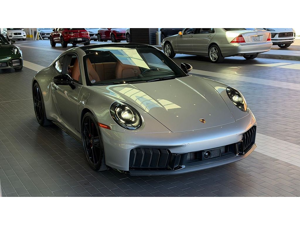2026 Porsche 911 Carrera 4 GTS