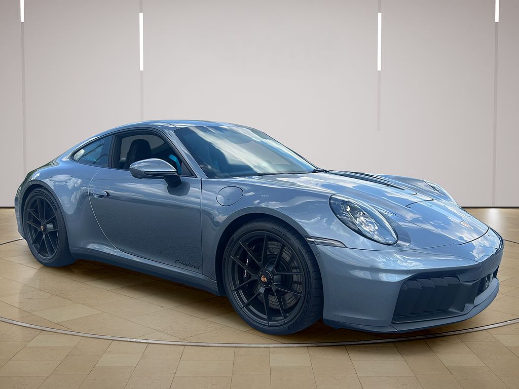 2026 Porsche 911 Carrera 4 GTS
