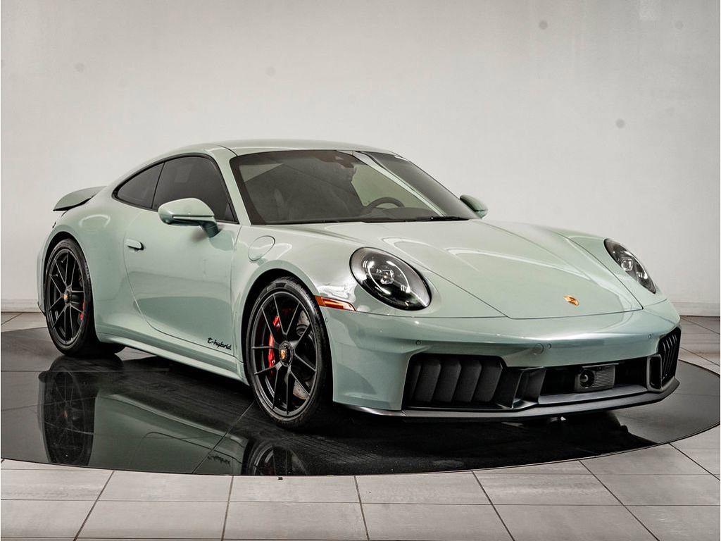 2025 Porsche 911 Carrera GTS