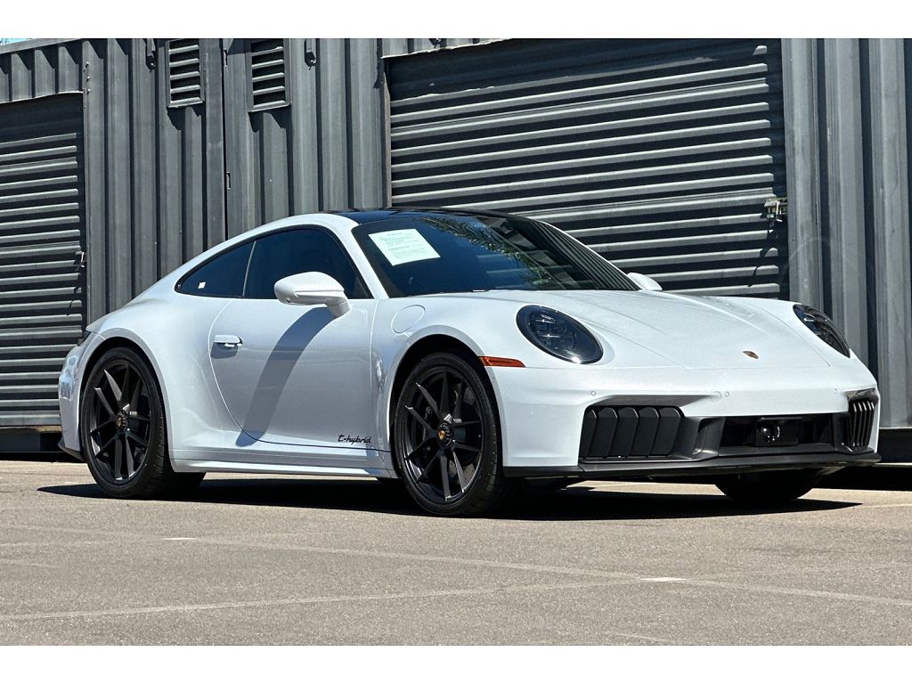 2026 Porsche 911 Carrera 4 GTS