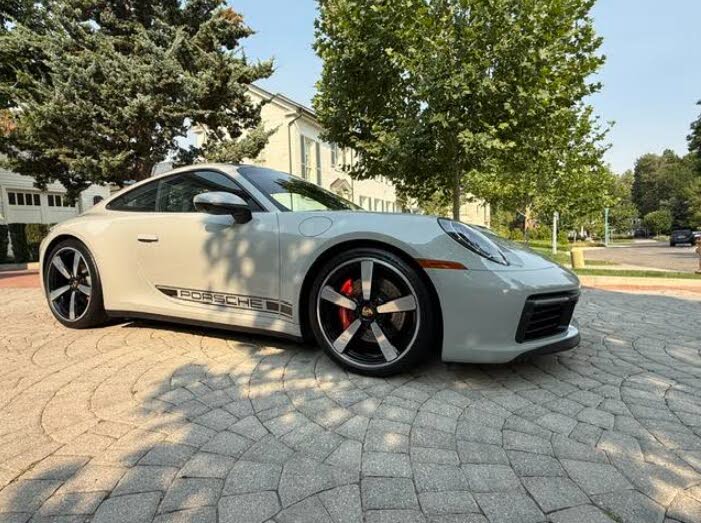 2024 Porsche 911 Carrera 4 GTS