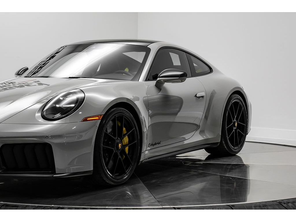 2026 Porsche 911 Carrera 4 GTS