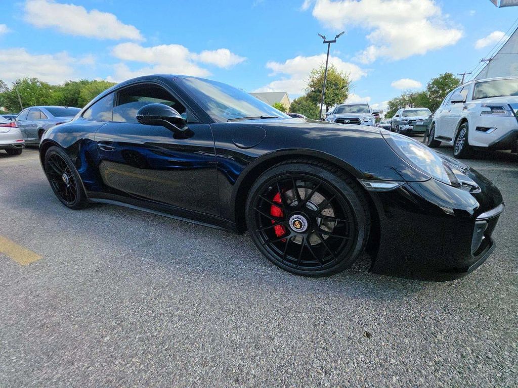 2018 Porsche 911 Carrera 4 GTS