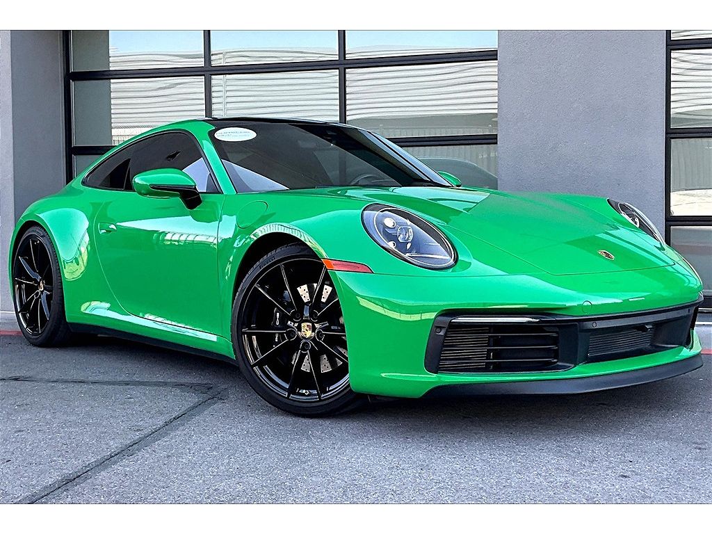2022 Porsche 911 Carrera 4 GTS
