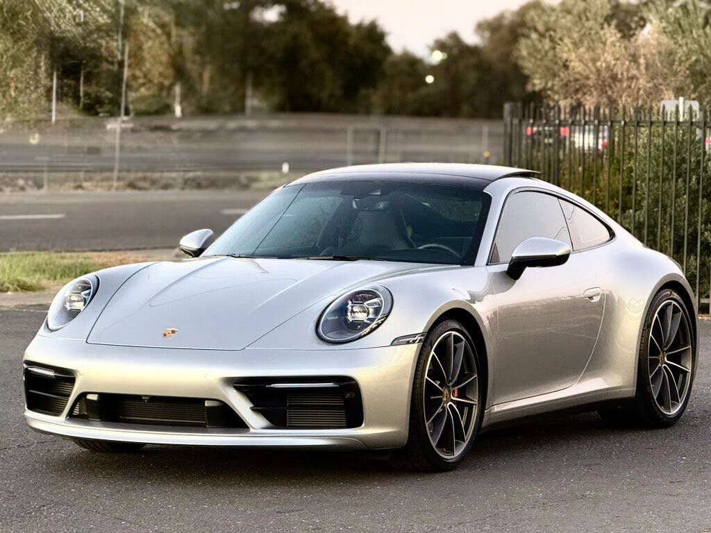 2022 Porsche 911 Carrera 4 GTS