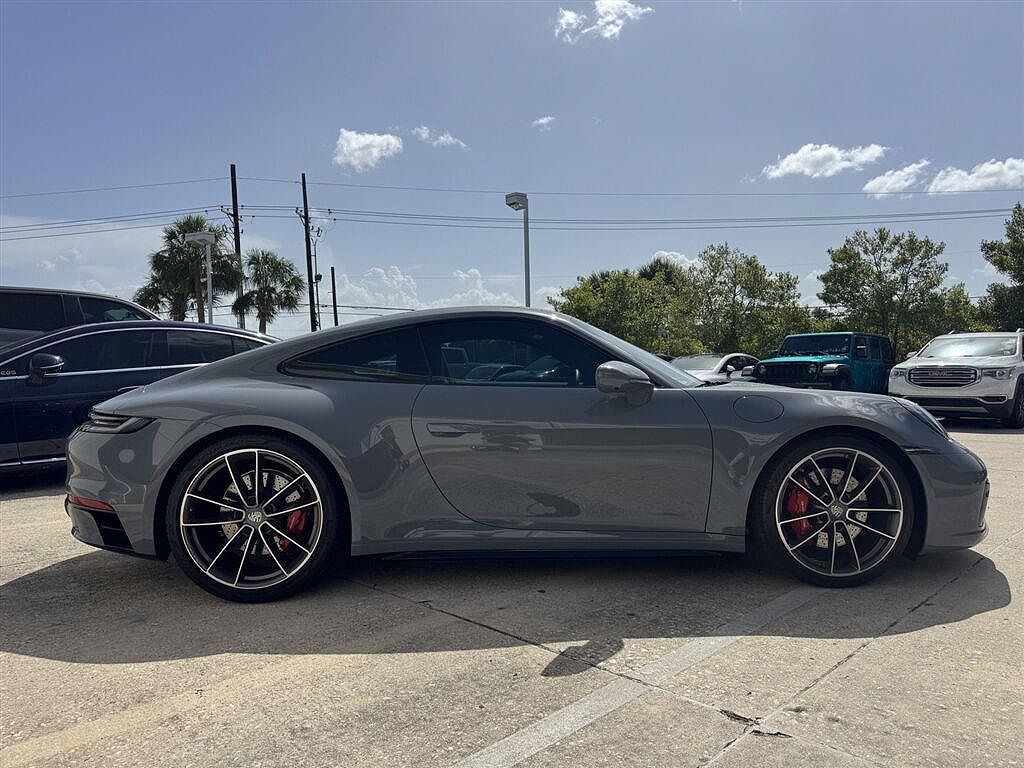2024 Porsche 911 Carrera 4 GTS