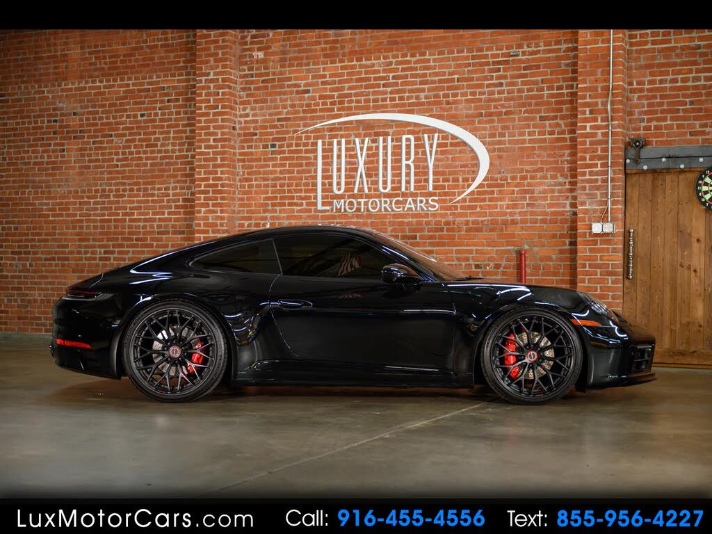 2022 Porsche 911 Carrera 4 GTS