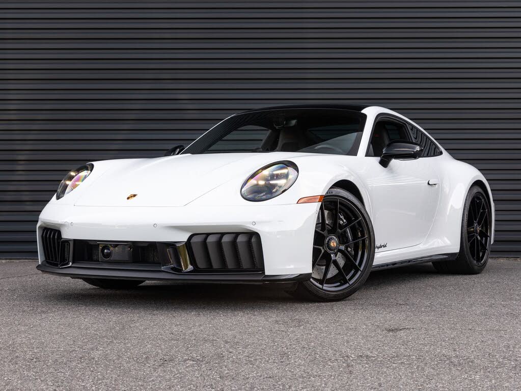 2025 Porsche 911 Carrera 4 GTS