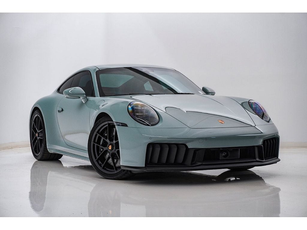 2025 Porsche 911 Carrera 4 GTS