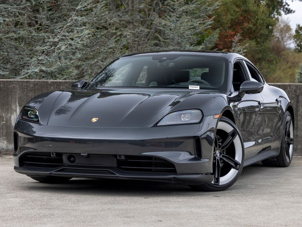 2025 Porsche Taycan photo 1