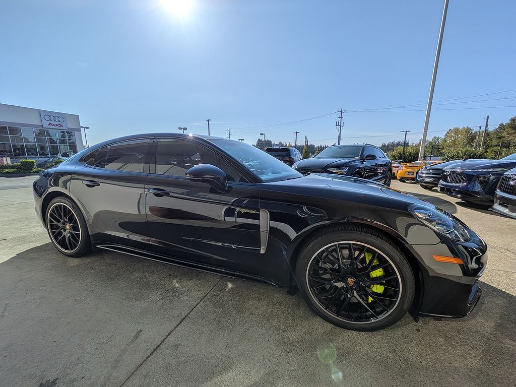2022 Porsche Panamera 4 E-Hybrid Platinum Edition