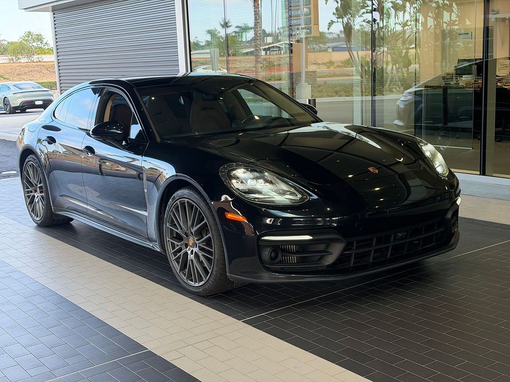 2023 Porsche Panamera 4 Platinum Edition