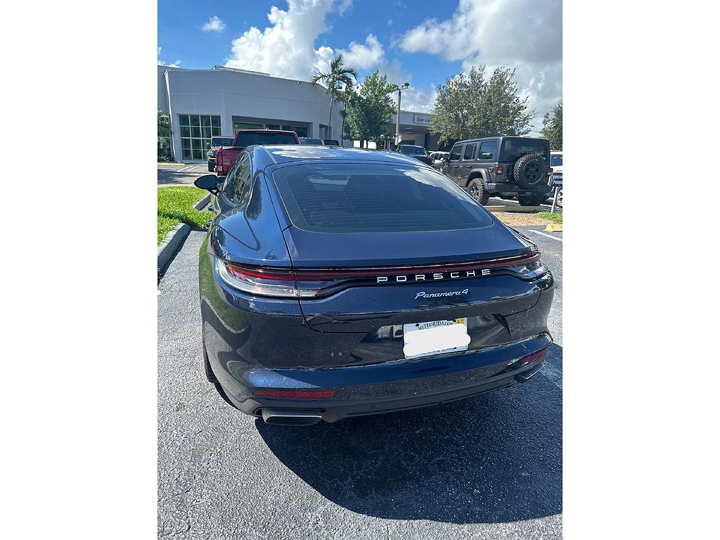 2022 Porsche Panamera 4