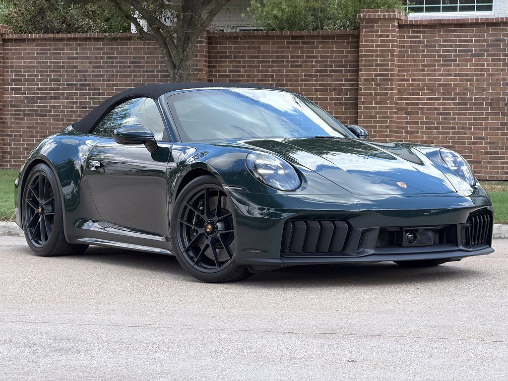 2025 Porsche 911 Carrera 4 GTS