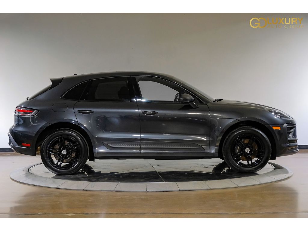 2023 Porsche Macan Premium Package Plus/BOSE® Surround Sound System/Heated Steering Wheel/19 Porsh Macan Wheels  