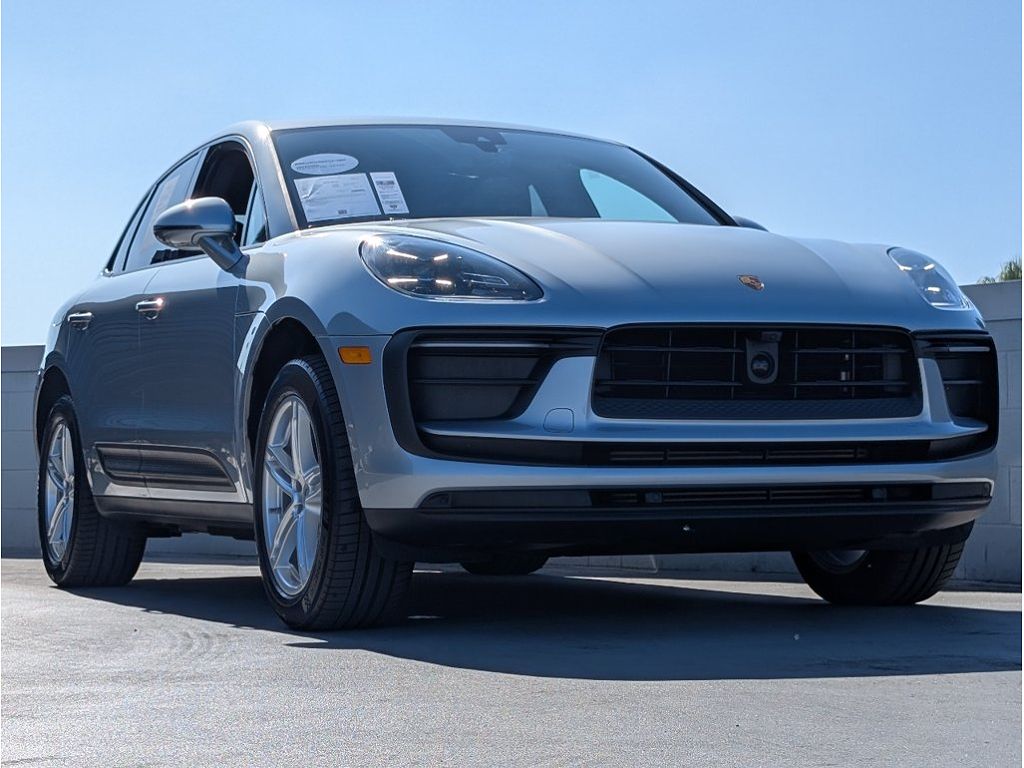 2025 Porsche Macan