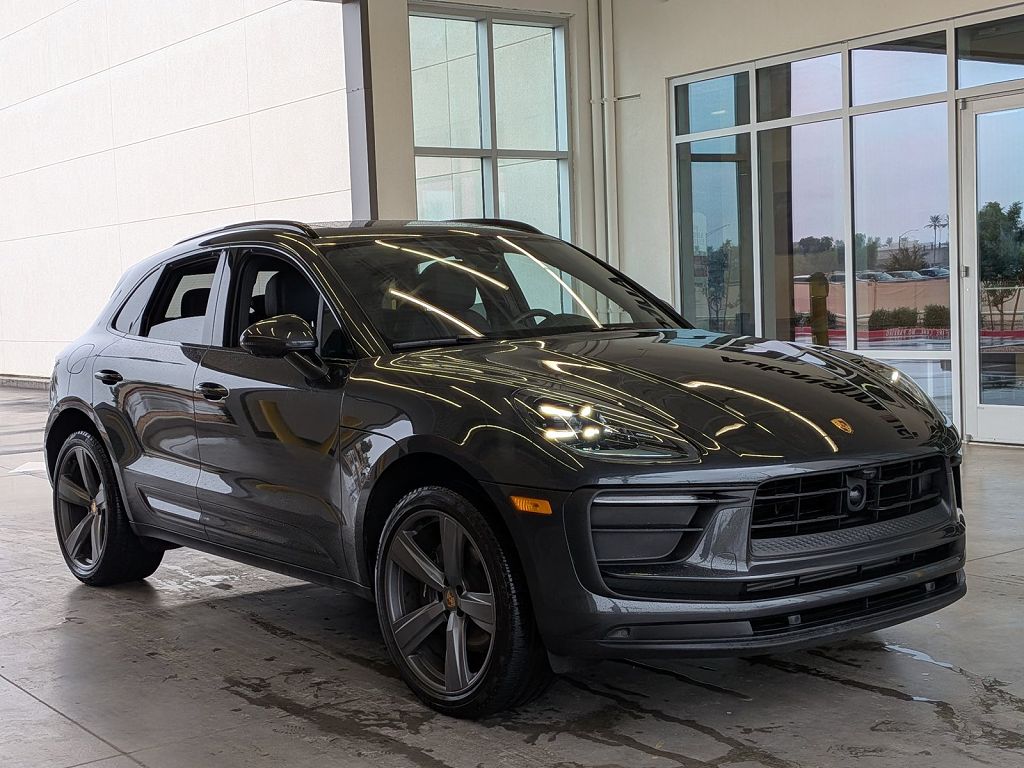 2025 Porsche Macan