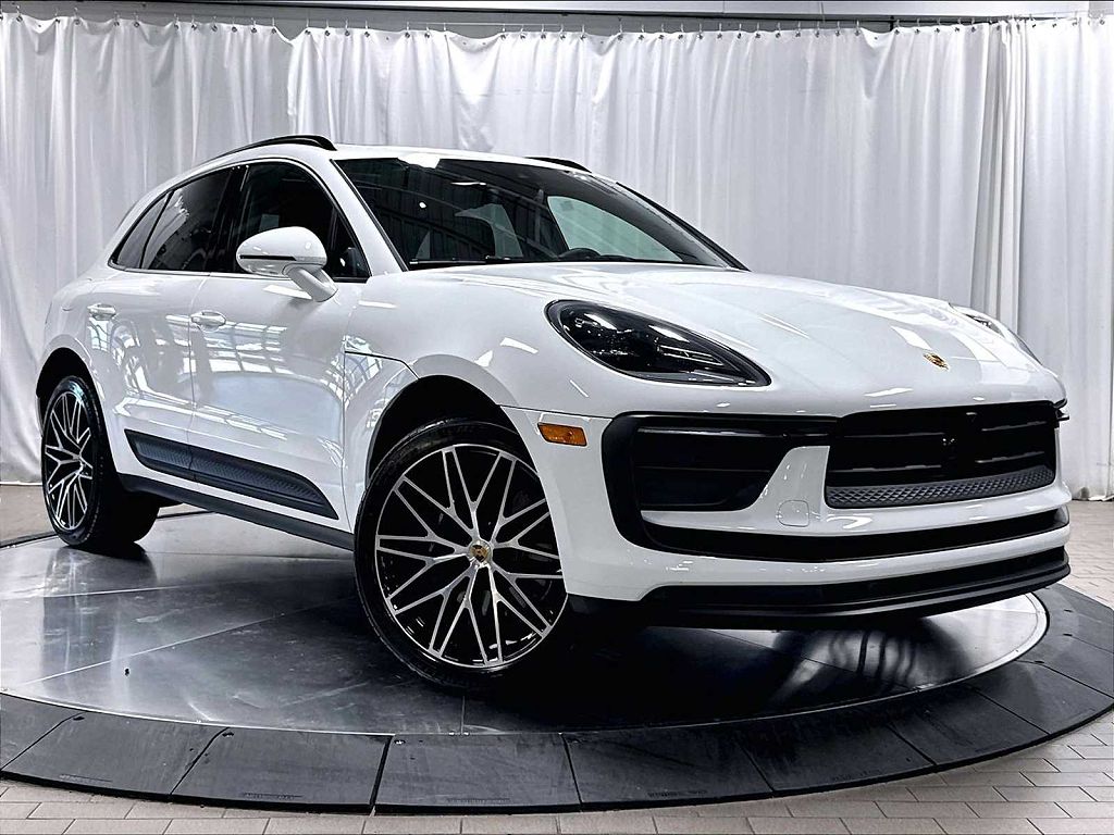 2026 Porsche Macan AWD